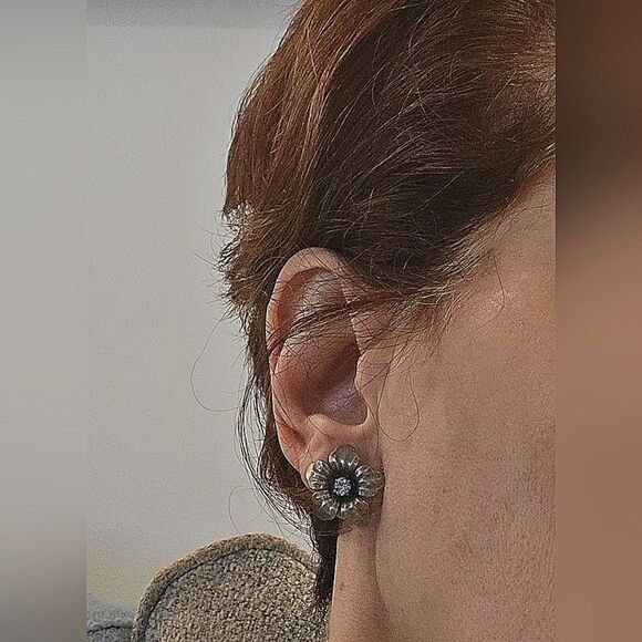 #Sabika Antique Silver Flower Petal Studs, #Sapphire London Stone Center 0.75" - Picture 2 of 4